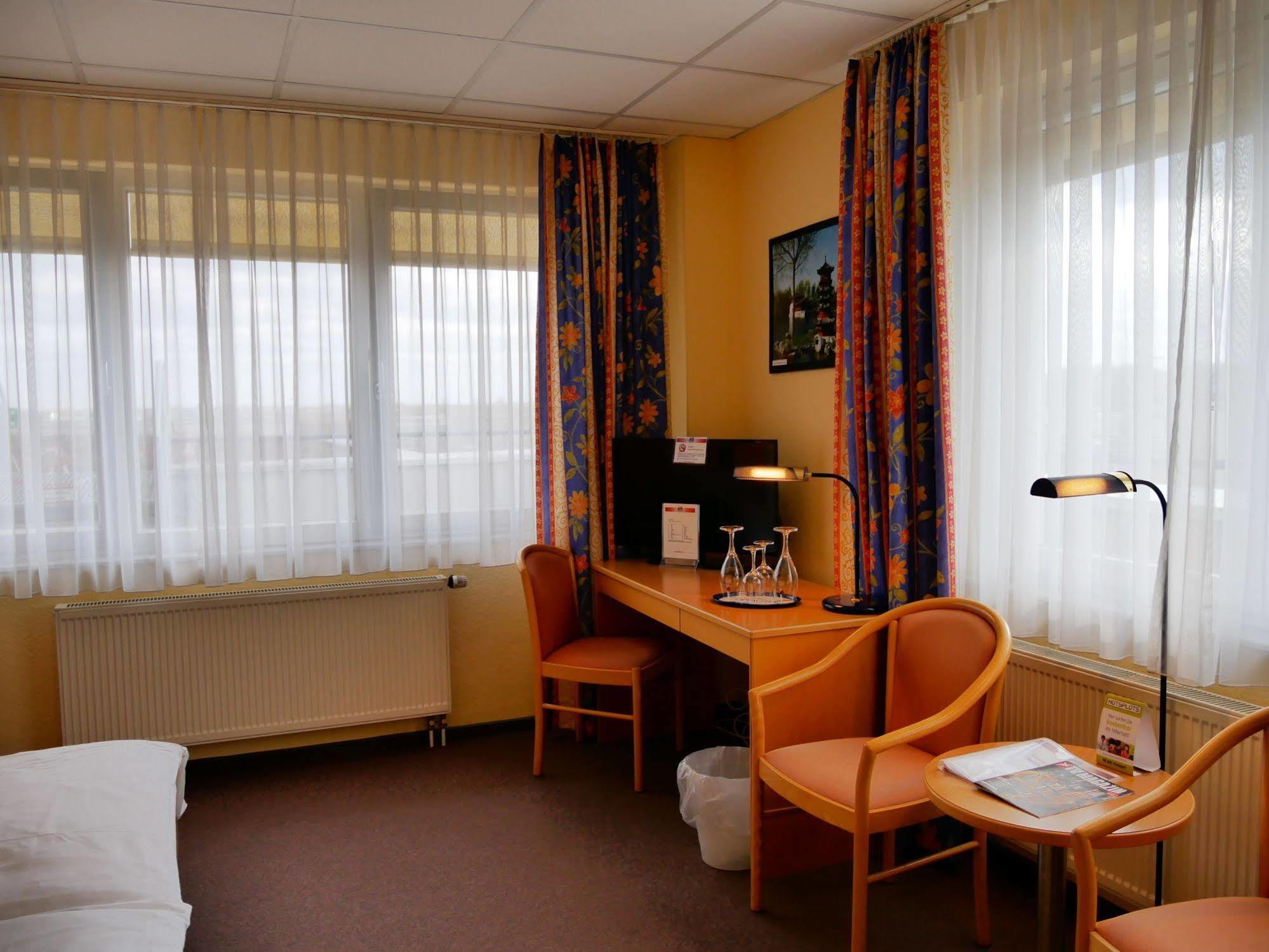 Parkhotel Marzahn Berlin Exterior photo